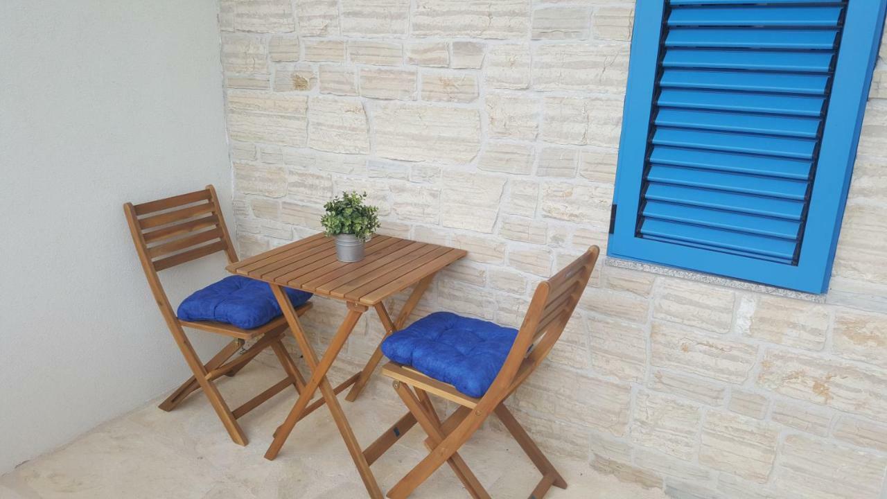 Vila Sentio Mare-Apartments Livaic Zeljko Pirovac Exterior photo